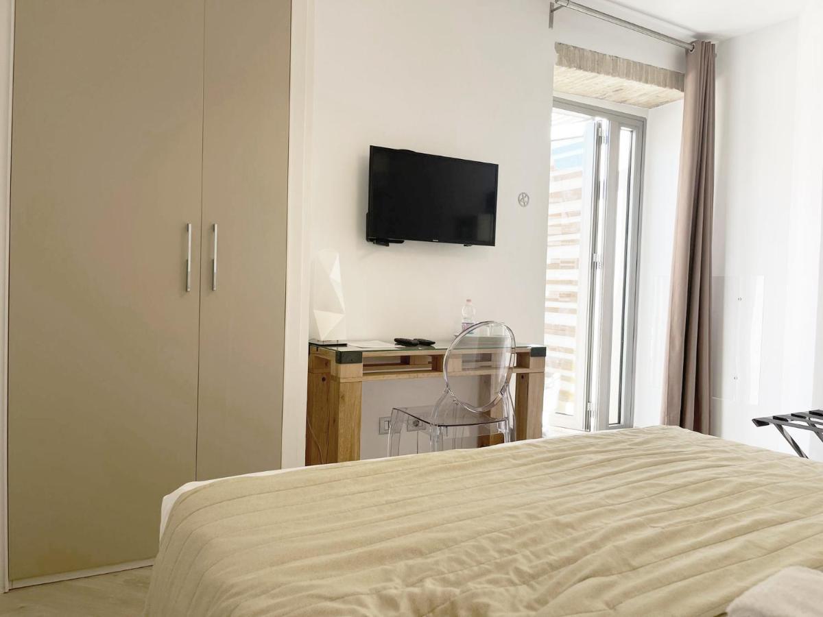 Daedalium Bed & Breakfast มารินา ดิ ปาลมา ภายนอก รูปภาพ